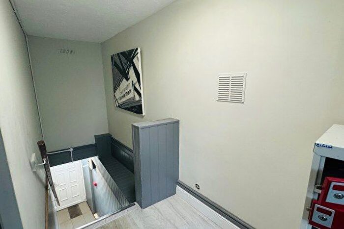 1 Bedroom Flat To Rent In Lammas Street, Carmarthen, SA31