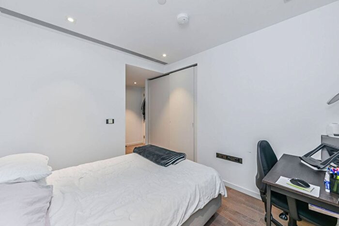 2 Bedroom Flat To Rent In Aurora Gardens, Battersea Power Station, London, SW11