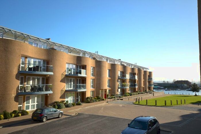 2 Bedroom Apartment To Rent In Lymington, Hampshire, SO41