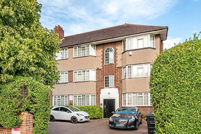 2 Bedroom Flat For Sale In Hertford Road, Enfield, London, Uk, EN3
