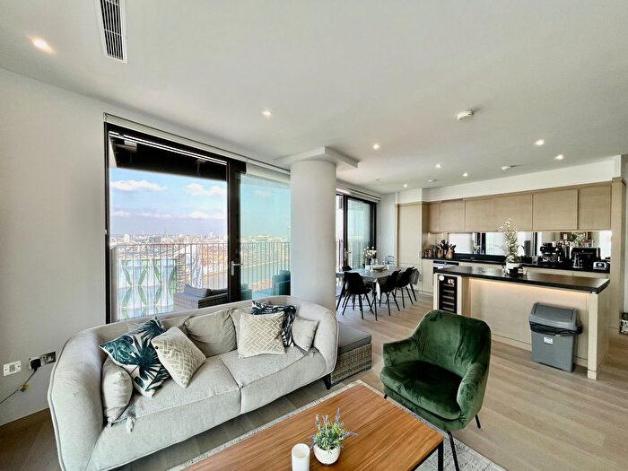 2 Bedroom Flat To Rent In Embassy Gardens, London, SW11