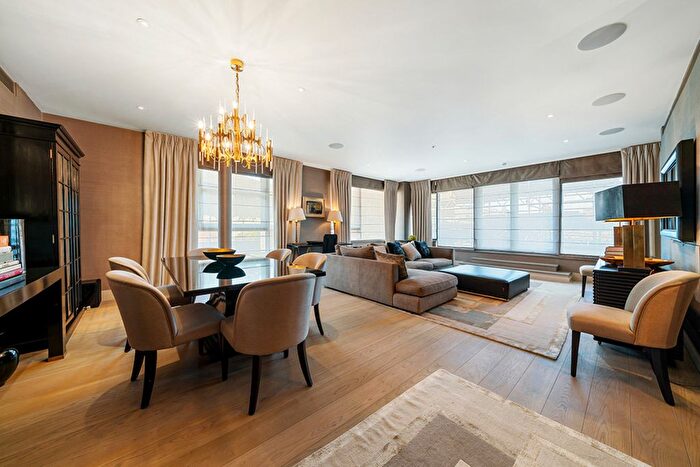 3 Bedroom Flat To Rent In Trevor Square, London, SW7