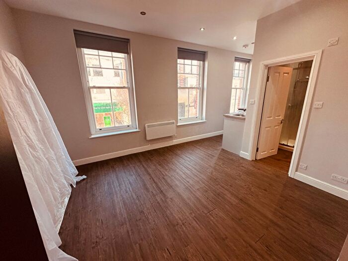 Studio To Rent In High Street, Barnet, EN5