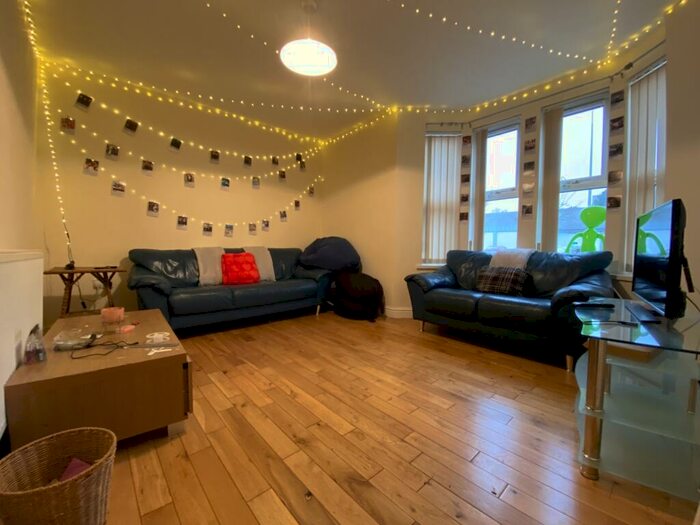 4 Bedroom End Of Terrace House To Rent In Maindy Road. Cathays, CF24