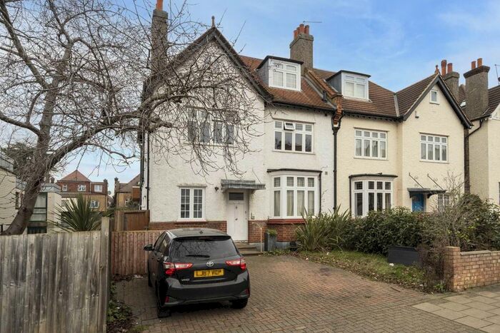 2 Bedroom Flat To Rent In Prentis Road, London, SW16