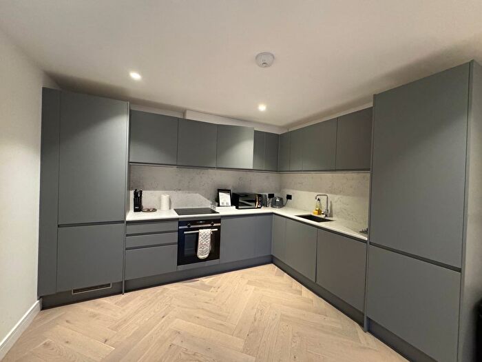 2 Bedroom Flat To Rent In Durnsford Road, London, SW19