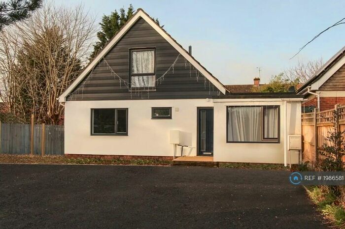 4 Bedroom Bungalow To Rent In Burroughes Avenue, Yeovil, BA21