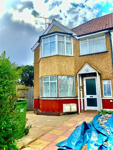3 Bedroom Maisonette To Rent In Harrow View, Harrow, HA1