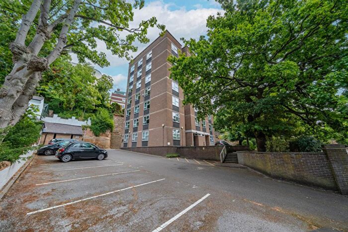3 Bedroom Flat For Sale In Park Valley, The Park, Nottingham, NG7