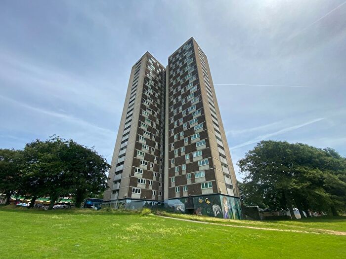 2 Bedroom Flat For Sale In Windermere Avenue, Southampton, SO16