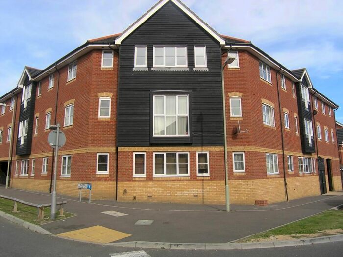 2 Bedroom Flat To Rent In Kings Prospect, Ashford, Kent, TN24