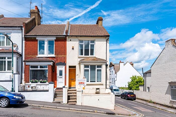 3 Bedroom End Of Terrace House To Rent In Cecil Road, Rochester, ME1