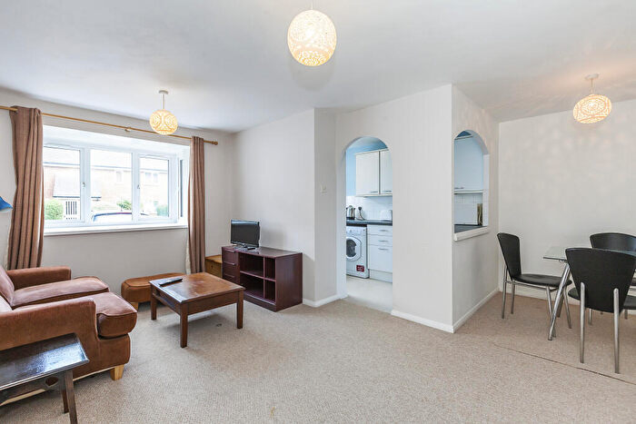 1 Bedroom Flat To Rent In Greenacre Gardens, Walthamstow, London, E17