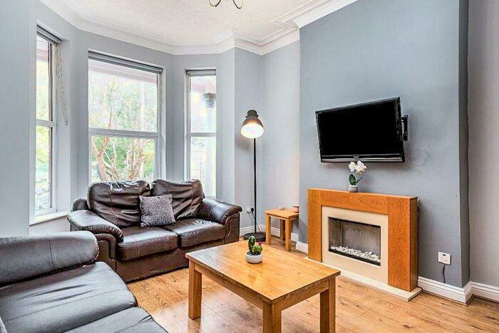 4 Bedroom Flat To Rent In Aubrey Road, Fallowfield, M14