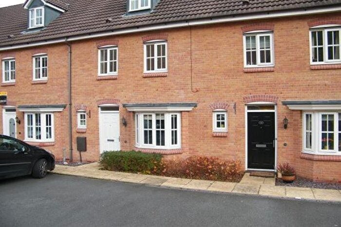 4 Bedroom Town House To Rent In Sorrell Gardens, Newcastle, ST5