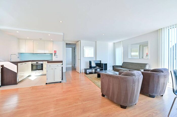 2 Bedroom Flat To Rent In Empire Square East, Borough, London, SE1