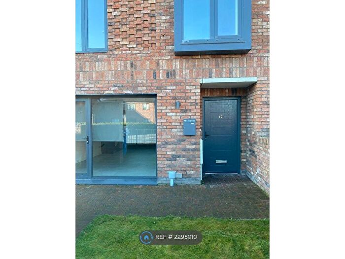 3 Bedroom Terraced House To Rent In Wharf Road, Altrincham, WA14