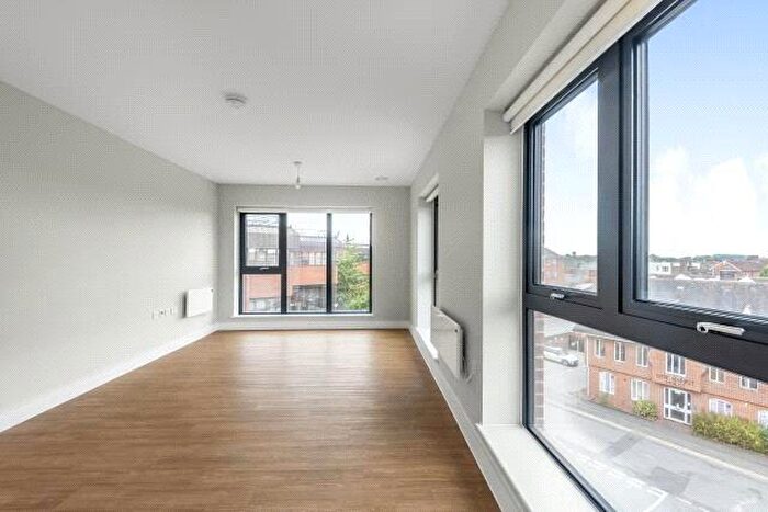 2 Bedroom Flat To Rent In Purl House, Newbury, RG14