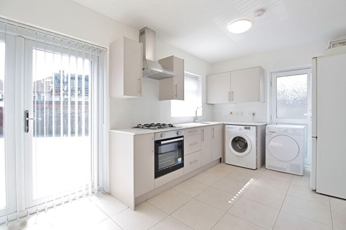 4 Bedroom Semi-Detached House To Rent In Spring Grove Road, Hounslow, TW3