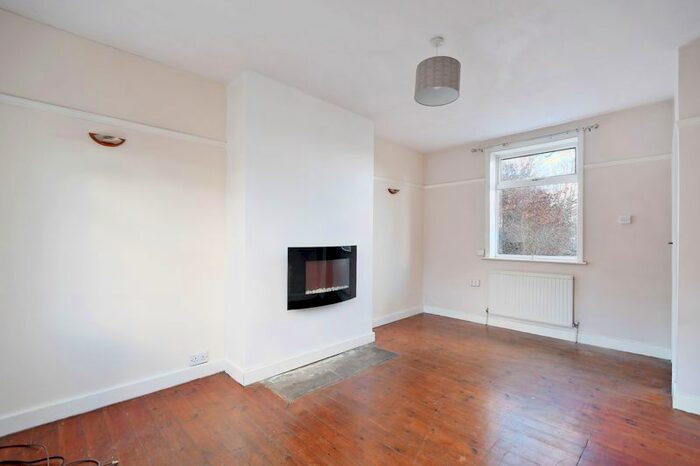 3 Bedroom Terraced House To Rent In Bellhouse Road, Shiregreen, S5