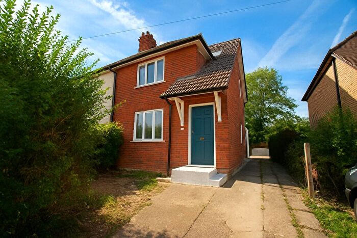 6 Bedroom Semi-Detached House To Rent In Raymond Crescent, Guildford, Surrey, GU2