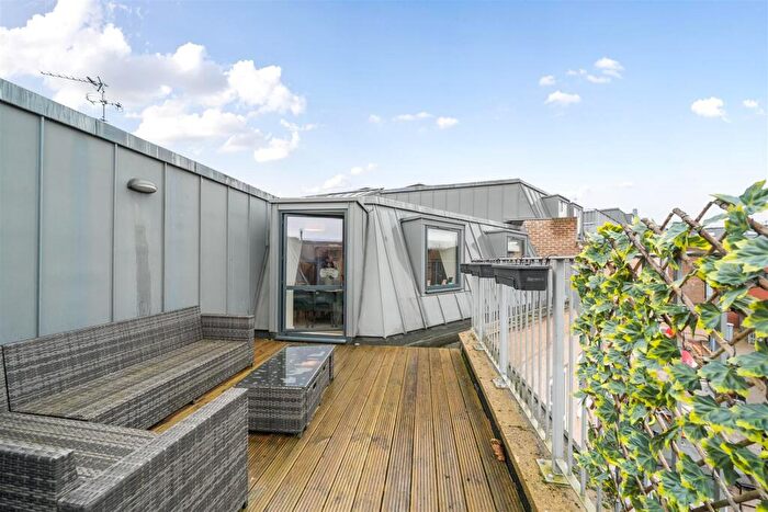 2 Bedroom Apartment For Sale In The Broadway, Stanmore, HA7