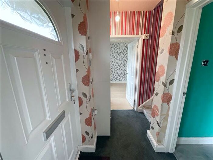3 Bedroom Semi-detached House For Sale In Jaunty View, Sheffield, S12