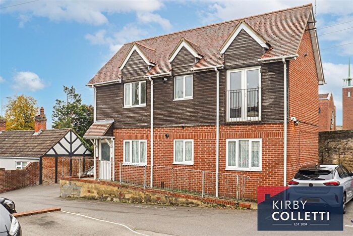 1 Bedroom Flat To Rent In Hogges Close, Hoddesdon, EN11