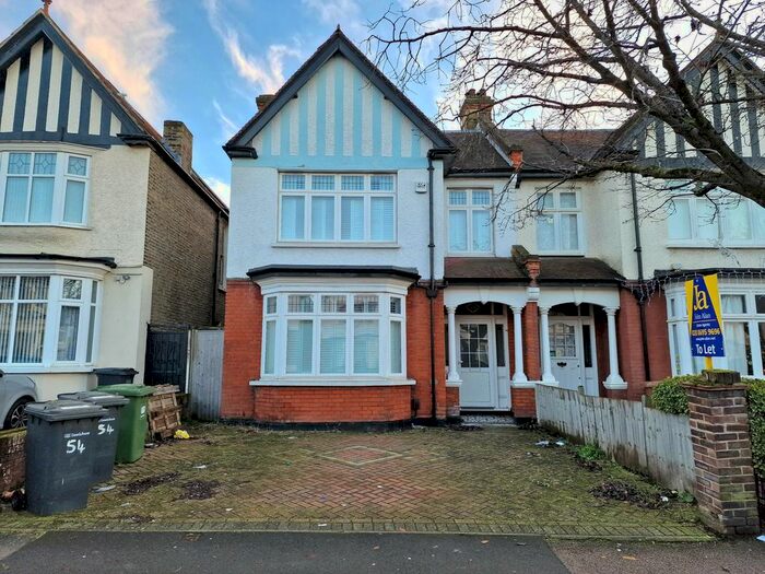 4 Bedroom Semi-Detached House To Rent In Bellingham Road, Catford, London, SE6