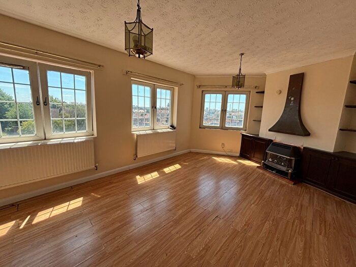 2 Bedroom Flat To Rent In Eastern Avenue, Ilford, IG2