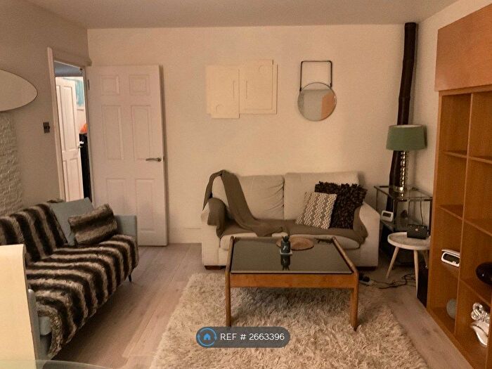 2 Bedroom Flat To Rent In Ravensmede Way, London, W4