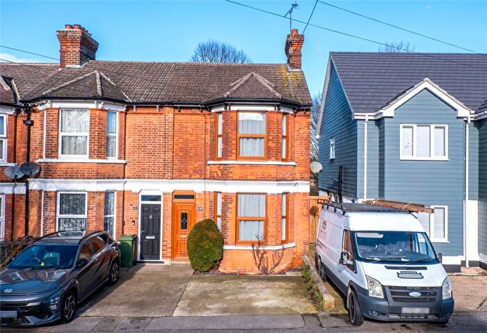 3 Bedroom Semi Detached House For Sale In Barton Road, Maidstone, Kent, ME15