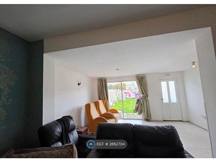 4 Bedroom Terraced House To Rent In Queenborough Gardens, Ilford, IG2