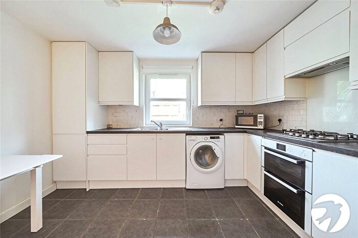 2 Bedroom Flat To Rent In Bayes Close, London, SE26