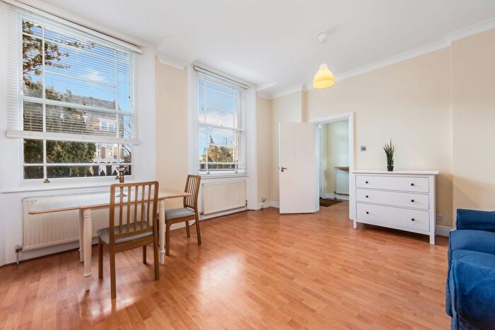 1 Bedroom Flat To Rent In Torriano Avenue, Kentish Town/Camden Town, London, NW5