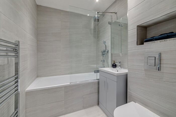2 Bedroom Flat For Sale In Grosvenor Avenue, Highbury, N5