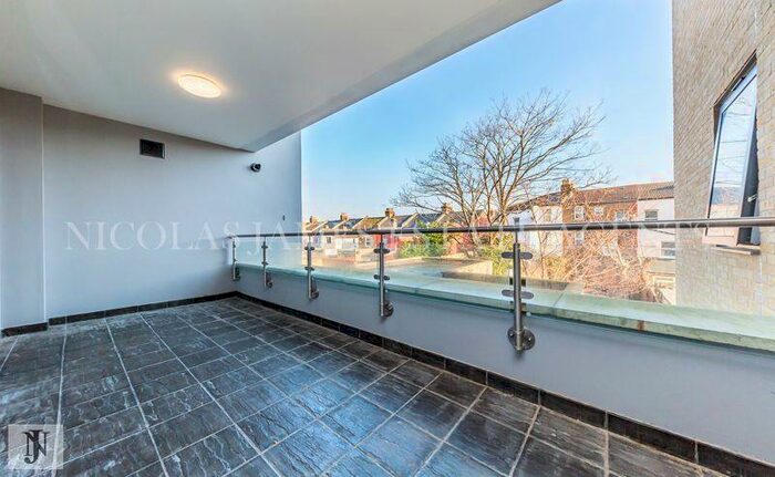2 Bedroom Flat To Rent In Clarendon Road, London, N8