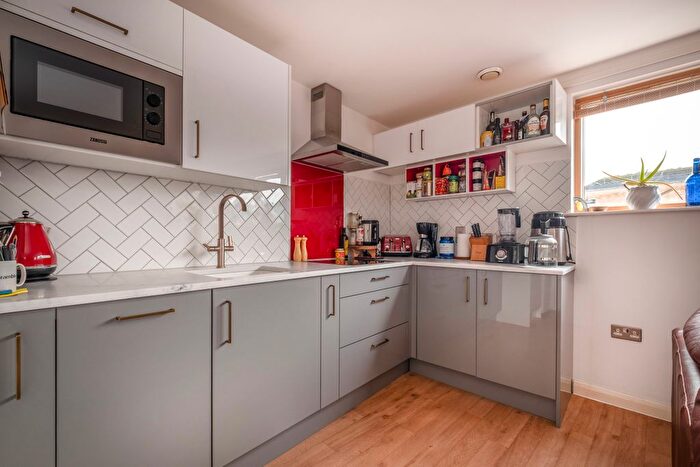 1 Bedroom Flat For Sale In Lillie Road, London, SW6