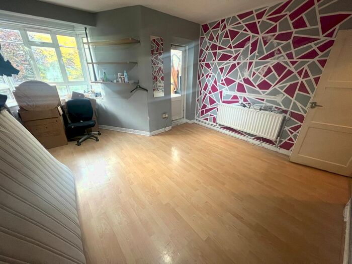 2 Bedroom Flat To Rent In Wolfe House, White City Estate, W12