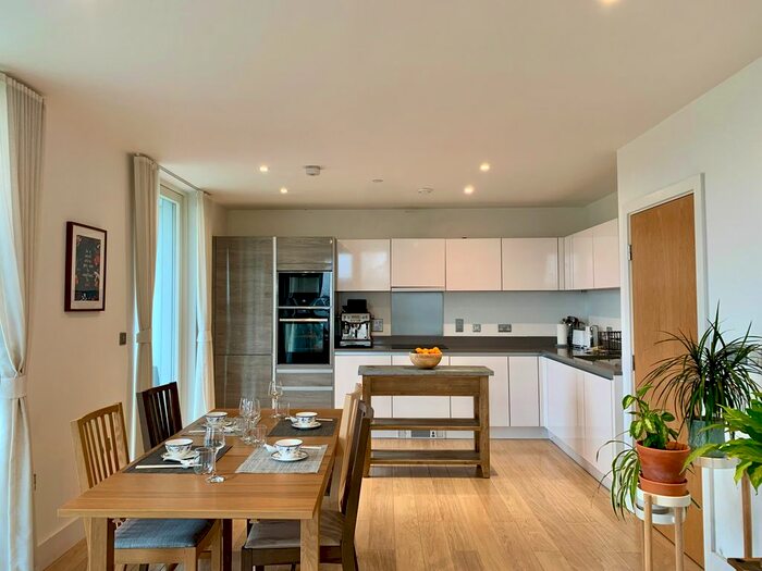 2 Bedroom Flat To Rent In Robsart Street, Stockwell, SW9