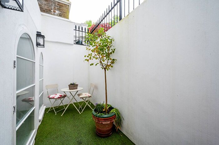 3 Bedroom Flat For Sale In Lee Terrace, Blackheath, London, SE3