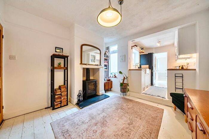 3 Bedroom House For Sale In New North Road, Reigate, RH2