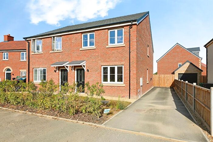3 Bedroom Semi-Detached House For Sale In Wagtail Road, Downham Market, PE38