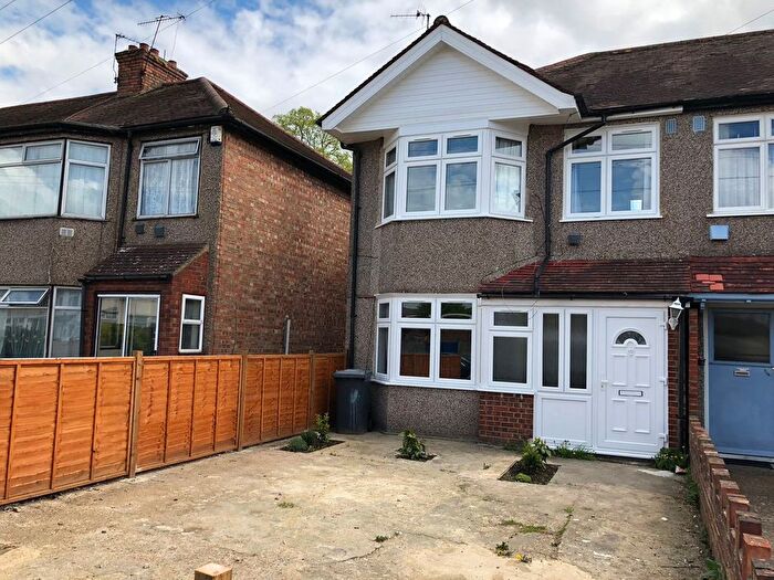 3 Bedroom Semi-Detached House To Rent In Ivanhoe Road, Hounslow, TW4