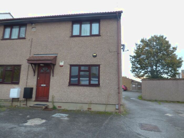 2 Bedroom Flat To Rent In Milton Close, Southend-on-Sea, SS2