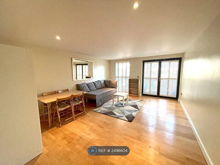 2 Bedroom Flat To Rent In William Road, London, NW1