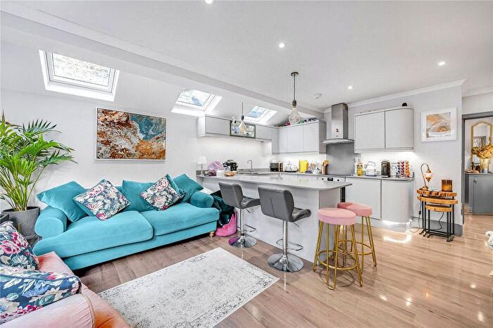 2 Bedroom Flat To Rent In Querrin Street, London, SW6