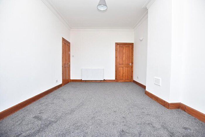 3 Bedroom Flat To Rent In Talla Road, Glasgow, G52