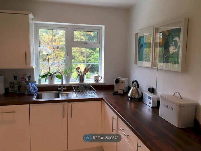 2 Bedroom Flat To Rent In Broadwater Down, Tunbridge Wells, TN2