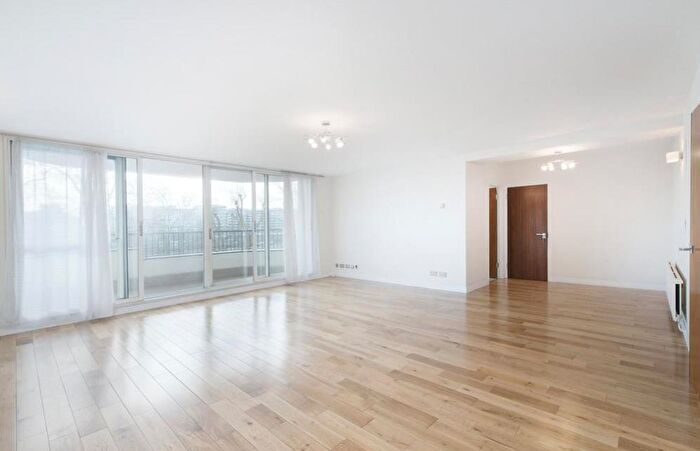 3 Bedroom Apartment To Rent In Queens Grove, St Johns Wood, London, NW8